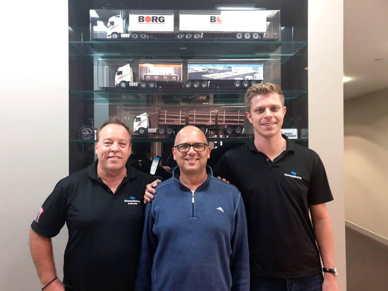 F. l. t. r.: Geoffrey Robson (Siempelkamp Australia), John Borg (Managing Director Borg Manufacturing), Marc Müller (Siempelkamp Germany)
